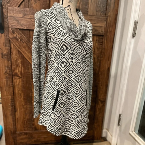 Anthropologie‎ cowl neck tunic gray and white Aztec print sweater 100% cotton XS - Picture 3 of 10